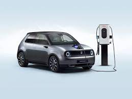 Nous avons tenté de trouver une voiture électrique d'occasion à moins 4 000 € et nous avons réussi, aidé par la prime gouvernementale actuelle de 1 000 €. Premiere Suisse Pour La Honda E Qui Sera L Une Des Stars D Auto Zurich 2019
