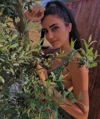Bir zamanlar çukurova dizisine gülten karakterine selin genç isimli genç oyuncu hayat verecek. Selin Genc Uludag Sozluk Galeri