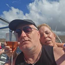 Written by a neighbour DEAR EURI break Don't a chil achild's Id heart this  Chistmas. Pcease deliverevery every parcels to the address ٥٥ that paree!!!  Don'tjust dump it some SomhR wher unsafe