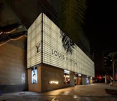 In 1999, when business was in decline, it was acquired by ytl corporation. Louis Vuitton Starhill Gallery Dwp
