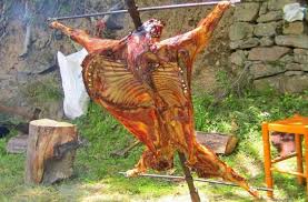 De sabor suave o intenso, según hayamos especiado, podemos presentar el plato. Como Hacer Cordero A La Estaca Todo Sobre El Asado