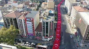 Hülya duyar hem türkiye, hem almanya'da yıllarca çalışmış deneyimli bir oyuncu. Tunc Soyer Izmir Imizin Kurtulusunun 98 Yildonumunde Facebook