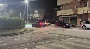 Mondolfo, scopre i ladri nella sua abitazione: loro fuggono, calciatore li  insegue in auto. Identificata la vettura