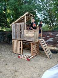 Si vous êtes à la recherche d'un plan de maisonnette ou d'un plan de cabane en bois sur pilotis, oncle gustave est votre interlocuteur de choix depuis 2014. 25 Top Idees Tutos De Cabanes En Palettes