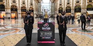 Bernal keeps the maglia rosa. El Trofeo Senza Fine Espera Al Ganador Del Giro 104 En Milan Giro D Italia 2021