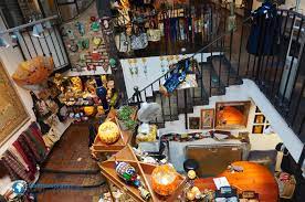 The tram line 1 goes to the area. Hundertwasser Und Seine Hauser In Wien Bunt Und Schrag