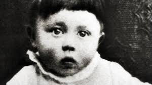 Rudolf heß, der letzte noch lebende mann aus dem engsten kreis um adolf hitler, starb am nachmittag des 17. Legende Einer Fatalen Lebensrettung Wenn Adi Hitler 1894 Ertrunken Ware Bayerisches Feuilleton Bayern 2 Radio Br De