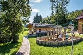 Abenteuer Spielplatz Urlaub Auf Dem Bauernhof Bauernhof Hof