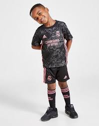 This time the news arrives about the third shirt, the alternative, that madrid will wear in the 2020/2021 season. Adidas Real Madrid 2020 21 Third Kit Children
