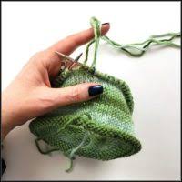 Then you need to start the next row with the new color. Weaving Ends In Stripes V E R Y P I N K C O M Knitting Patterns And Video Tutorials