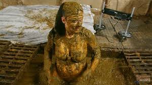 Wicked Betty in the manure channel Ultra HD - ManureFetish -