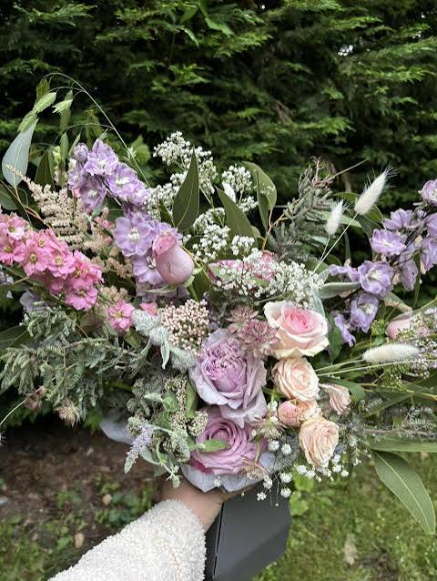 Wildflower Wedding Bouquets: Natural Wedding Flowers You'll Love - hitched.co.uk