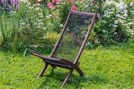 Here we use simple tools to replace the plastic webbing in a vintage beat up aluminum folding lawn chair. Lawn Chair Webbing Repair Replacement And Myriad Other Tips Gardenerdy
