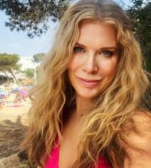 I've been off the grid for a while, but definitely not off the 𝓈𝒸𝑒𝓃𝑒!  Here's a little reel of the roles and runways (of the airport variety) that  have been keeping me