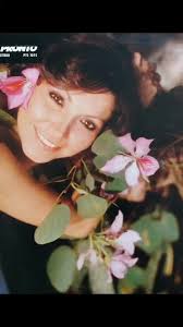 Estela Núñez " La voz de cristal "