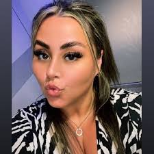 Issy Burrell (@issburrell)