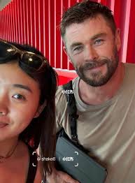 She is a fan who asked him to take a pic with her ugh!!!