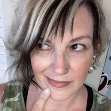 Vicky Riccio (@turtleglitz)