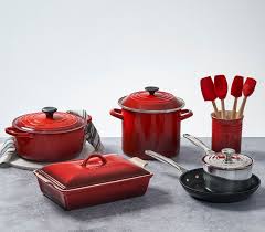 Le Creuset Cookware Sets Featuring Enameled Cast Iron Dutch Ovens Stockpots Baking Dishes Saucepans Cookware Sets Enamel Dutch Oven Cast Iron Dutch Oven