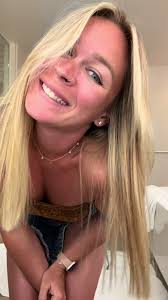 Mariah Ross (@mamastravelingtrixz)