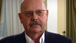 Peter Boström (SFP) i Jakobstad har tiotals kopplingar till företag och  organisationer