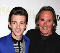 His parents are robin dodson and joe bell. Drake Bell Bio Family Net Worth Celebrities Infoseemedia