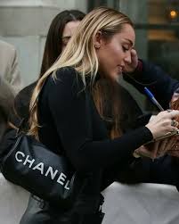 Miley Today In London Ignore Tags Mileycyrus Markronson Iammarkronson Nothingbreakslikeaheart L Miley Cyrus Hair Miley Blonde Color