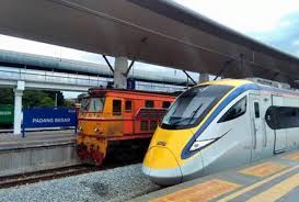 Travelling by train, the distance from bangkok to padang besar is 628 miles. Bangkok Charlie On Twitter Thailand Vs Malaysia Trains At Padang Besar Station Thailand Malaysia