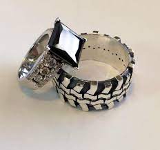 Mud Bogger Mens Band Wit Black Engagement Ring Love This But A Clear Diamond Wud Be Better Black Engagement Ring His And Hers Rings Rings For Men