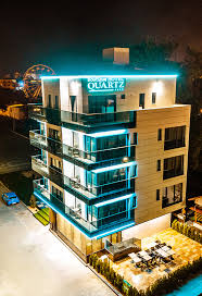 Questi alberghi offrono un livello di servizio decente, camere fantastiche e l'eccellente infrastruttura sul proprio territorio. Quartz Boutique Hotel