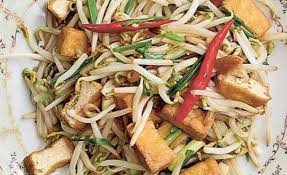10 Delicieux Plats Thailandais A Ne Pas Manquer Que Manger En Thailande Toute La Thailande 2020 Germe De Soja Recette Fraiche Plat Vegetarien