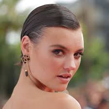 Which is the best undercut haircut for men? Short Hair Slicked Back Woman Novocom Top
