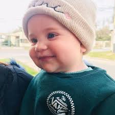 Feliz cumpleaños mi princesa !!! Hace 1 año llegaste a mi vida y me  enseñaste a entender lo que es un amor de padre , realmente sos la luz de  mi vida