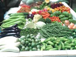 Hampir tiap hari ibu di rumah membeli buah dan sayur di pasar atau pada abang sayur keliling. Hujan Harga Sayur Jenis Buah Anjlok