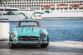 Mercedes Benz Revealed The Production 300 Sl Gullwing Alongside The Similarly Styled 190 Sl At The 1954 Interna Mercedes 300sl Mercedes Benz Classic Mercedes