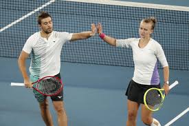 Kateřina siniaková a barbora krejčíková postoupily do finále australian open v rámci čtyřhry. Krejcikova Obhajila V Melbourne Titul V Mixu S Mekticem Zvladla Super Tie Break Ct Sport Ceska Televize