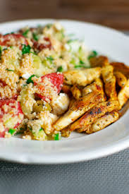 Echt lekkere marokkaanse couscous moet je gewoon stomen. Food Griekse Couscoussalade Met Kip Cozymess