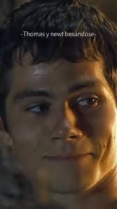 El beso de Newt y Thomas en El Corredor del Laberinto