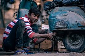 Oli motor terbaik akan bekerja tidak hanya melindungi mesin namun juga dapat menjaga performa tinggi sepanjang usia mesin. Motor Pakai Oli Mobil Berbahaya Atau Tidak Deltalube