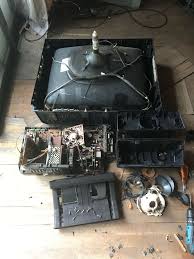 ブラウン管テレビを分解して普通ゴミに出す | 日刊 小作人(見習)