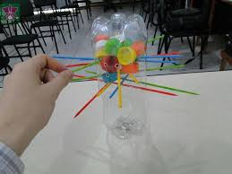 Se trata de un juego para aumentar la autoestima de los niños a la vez que fomenta la confianza y seguridad en sí mismo. Las Mejores 55 Ideas De Kermesse Juegos Kermesse Juegos Juegos Juegos Para Ninos