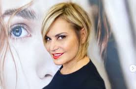 Ahead, we will also know about simona ventura dating, affairs, marriage, birthday, body measurements, wiki, facts, and much more. Simona Ventura Ci Ha Dato Un Taglio Ecco Come E Ora