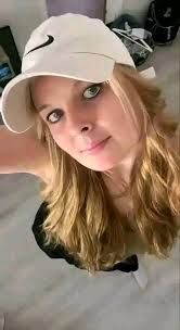 Me: Sorry Oliver. Hey "wood" I be able to have a chicken sandwich? Waiter:  yes you "wood" Oliver: 🫠🫠🫠