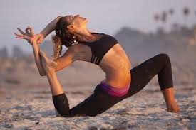 kalorienverbrauch beim sport abnehmen mit yoga pilates oder zumba yoga pilates yoga posen