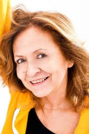 Εκδόσεις Άπαρσις. Η συγγραφέας Ρένα Ρώσση-Ζαϊρη γράφει για το βιβλίο "Οδός  Ελιγμών" της Μαρίας Φουσταλιεράκη