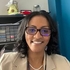 Lauren Rhoades (@LuckyFinMom14)