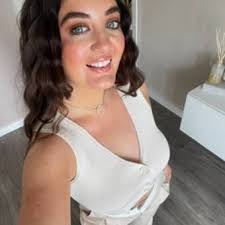 Chelsea Pennington's Instagram, Twitter & Facebook