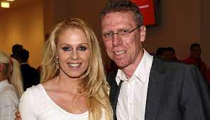 Peter stöger (born 11 april 1966) is a retired austrian footballer. Uli Kriegler Osterreichs Fussball Diva News At