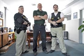 So for example, if the bond is $10,000, a bounty hunter can expect to receive anywhere between $1,000 and $2,500 from the bail bondsman for locating and apprehending the fugitive. Skipping Bail Will Prison Reform Make Bail Bond Agents Obsolete Crime Seven Days Vermont S Independent Voice