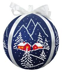 This one is a bit bigger and isn't as filled in, to give it more of a lacy look. Pattern Online Christmas Ball With A View